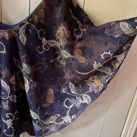 Purple pattern Blouse - Picture 3 of 3